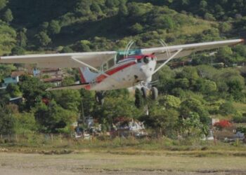 Joven mujer de Durango es herida por una bala perdida en la sierra y es trasladada a Culiacán en una avioneta