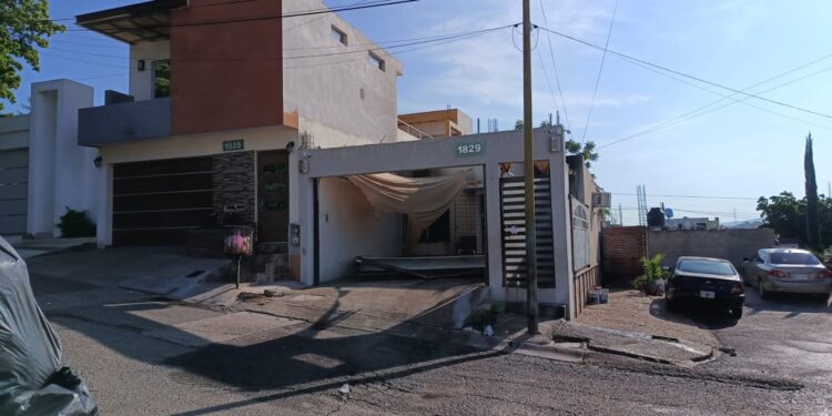 Vandalizan e incendian una casa de Colinas del Bosque