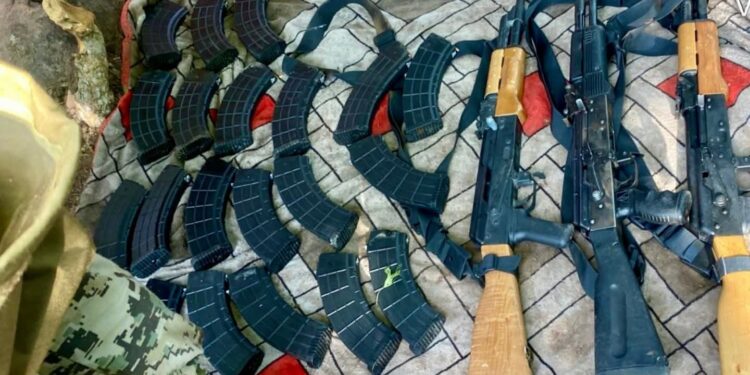 Grupo Interinstitucional localizó y desmanteló campamento; había armas, cargadores, cartuchos y artefactos explosivos improvisados en Elota