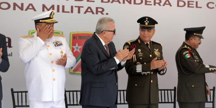 Asiste Gobernador Rocha a toma de protesta de nuevo Comandante de Novena Zona Militar