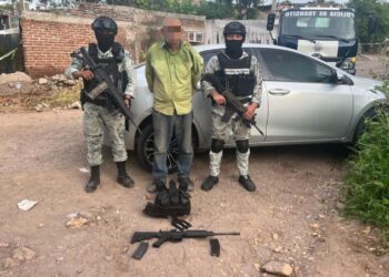 Grupo Interinstitucional detiene a un civil, asegura armas, granadas y vehículos en Culiacán