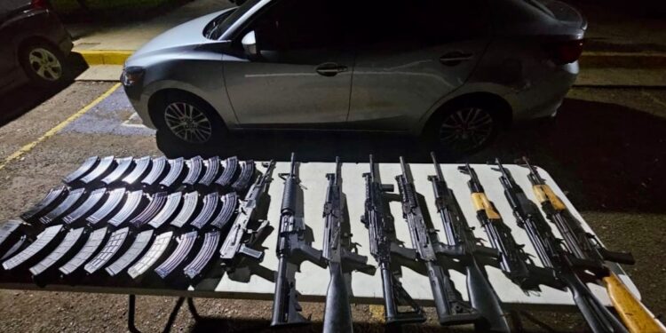 Grupo Interinstitucional asegura vehículo robado, armamento y municiones en Bellavista