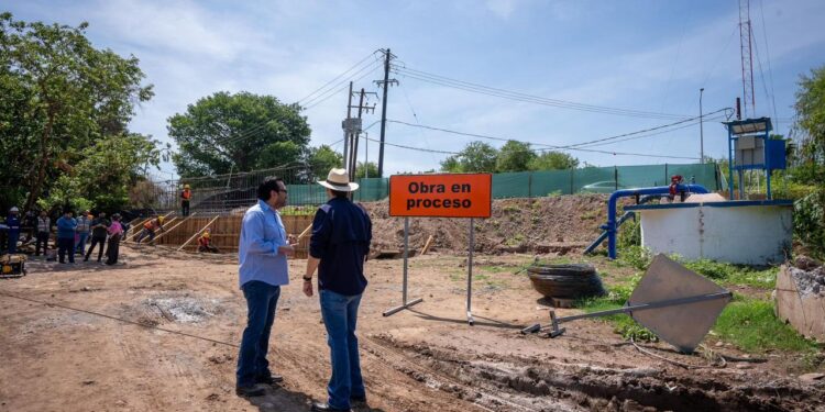 Juan de Dios Gámez supervisa avance de la planta de agua en la zona norte de Culiacán