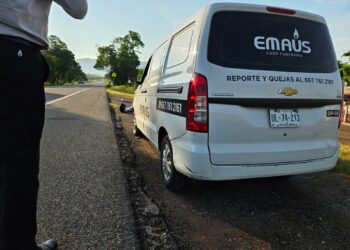 Dejan a un hombre asesinado frente al expendio de cerveza en La Campana