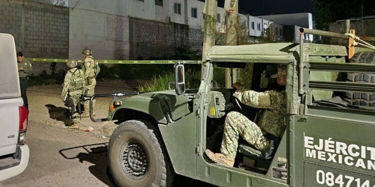 Hallan a un hombre asesinado a balazos en el fraccionamiento Villa Colonial