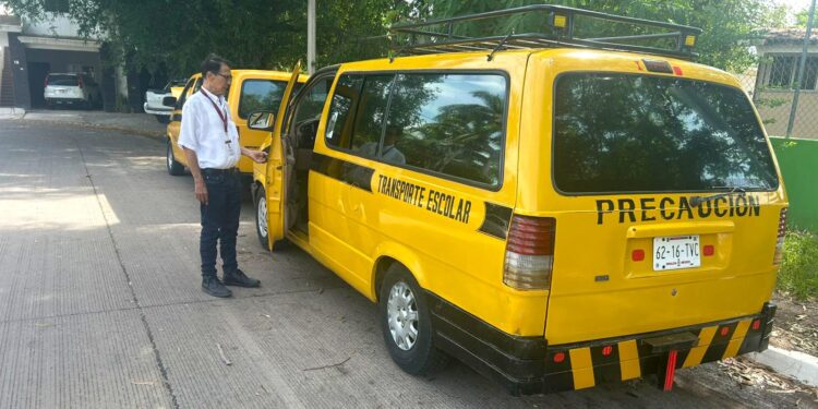 Revisa la DVyT condiciones de unidades de transporte de educandos y llaman a estudiantes a reactivar u obtener tarjeta inteligente de descuento en el transporte