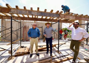 Supervisa el gobernador Rocha construcción de la Secundaria de Valle Alto