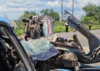 Chocan camión de gas y camioneta dejando un muerto y dos heridos
