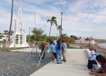 Con un equipo integral de investigadores de la UAS, universitarios llevan a cabo trabajo de campo en las Islas Marías