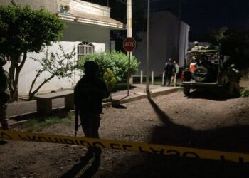 Ejecutan a balazos a un joven no identificado en Los Huizaches