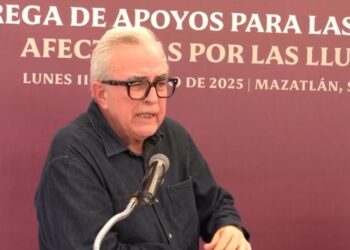 Gobernador Rocha anuncia apoyo a familias afectadas por lluvias en Sinaloa municipio