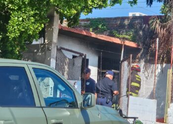 Se quema una casa en la colonia Buenos Aires
