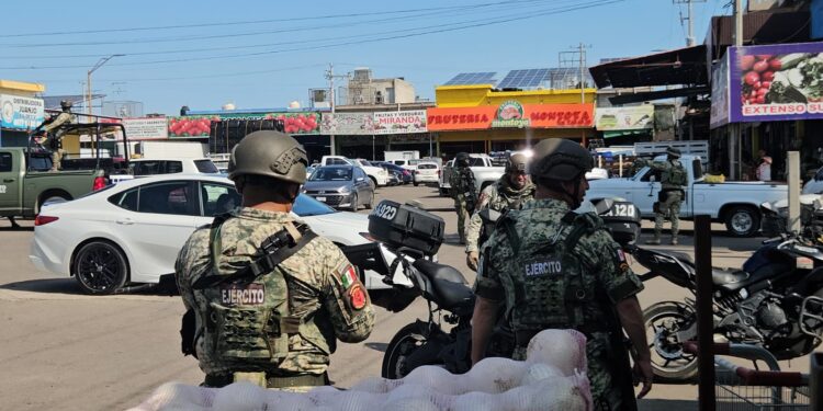 Balean dos jóvenes en intento de asalto en el Mercado Humberto Gómez Campaña
