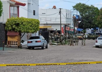 Matan a balazos a un hombre y tirotean una residencia de 2 planta en la colonia Sinaloa