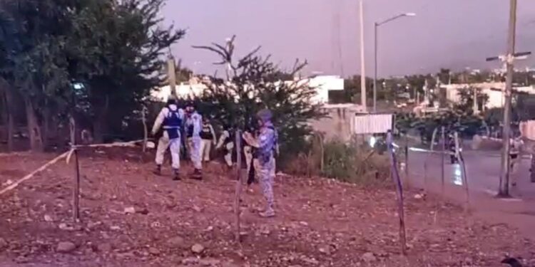 Asesinan con ráfagas de AK-47 a un joven en Los Huizaches