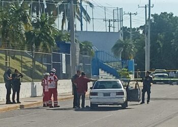 Ejecutan a balazos a policía municipal frente a la preparatoria Zapata