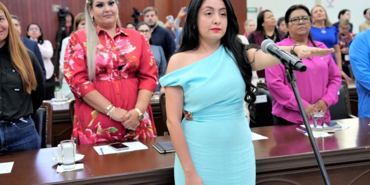 Ante el Pleno del Congreso rinde protesta titular de la UTE para un nuevo período de cuatro años