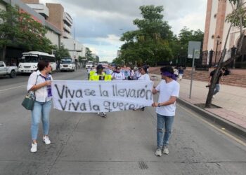 Marchan para pedir por familia desaparecida en la carretera Culiacán-Mazatlán
