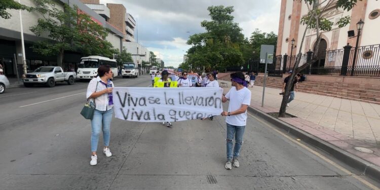 Marchan para pedir por familia desaparecida en la carretera Culiacán-Mazatlán