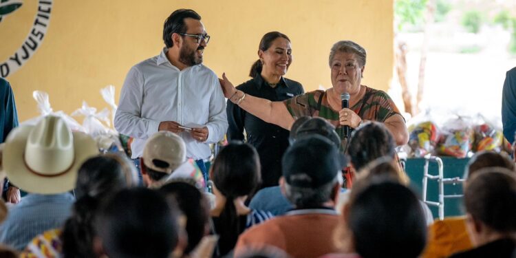 Juan de Dios Gámez dialoga y hace nuevos compromisos con familias de Laguna de Canachi