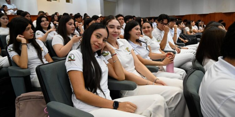 La Facultad de Medicina de la UAS lleva a cabo curso de inducción para los más de 800 jóvenes que iniciarán la Licenciatura de Medicina General