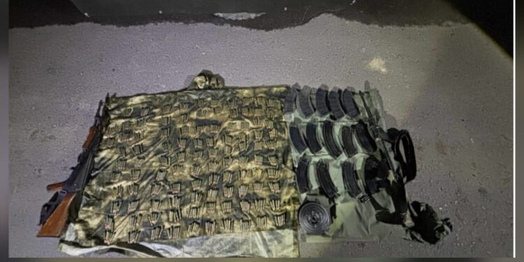 Durante operativos de seguridad en Culiacán, aseguran armas, municiones y un vehículo