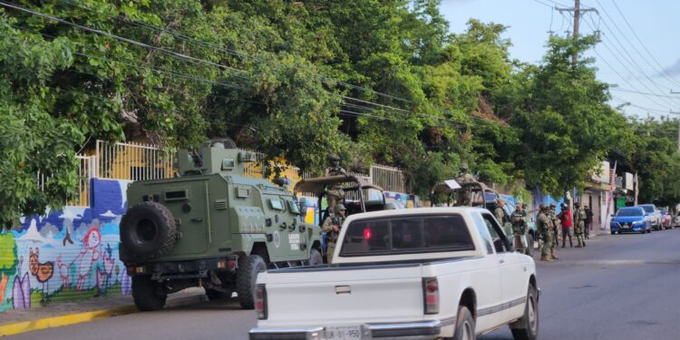 Balean a ciudadano al oponerse a ser despojado de su camioneta en Providencia