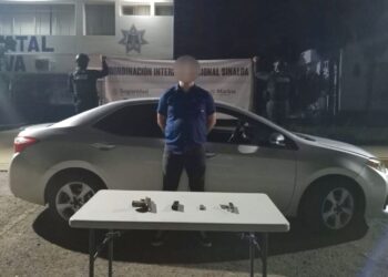 Aseguran a un civil, un vehículo y dos armas con sus cargadores abastecidos en Culiacán