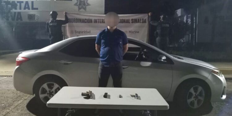 Aseguran a un civil, un vehículo y dos armas con sus cargadores abastecidos en Culiacán
