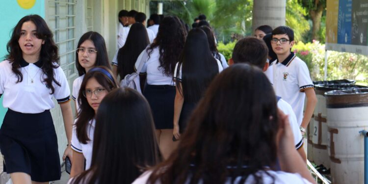 Con más de 170 mil estudiantes en sus aulas, la UAS da inicio al ciclo escolar 2025-2026 refrendando su compromiso con los jóvenes y familias de Sinaloa