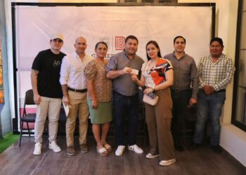 José Paz López entrega bono educativo a personal sindicalizado del Ayuntamiento de Badiraguato