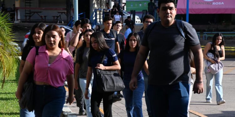 La UAS reitera su liderazgo educativo con el arranque del nuevo ciclo escolar; Ciudad Universitaria dio la bienvenida a los nuevos rosalinos