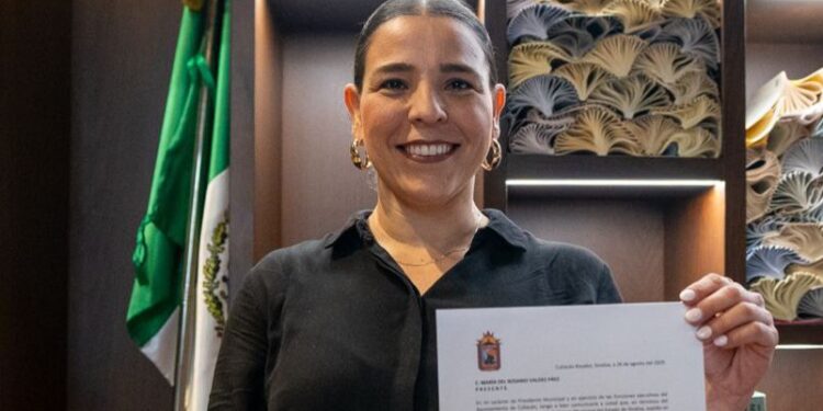 Juan de Dios Gámez nombra a María del Rosario Valdez Páez como directora de Inversiones y Gestión de Fondos del Municipio