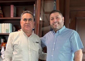 José Paz López y Jesús Madueña establecen acuerdos en beneficio del equipo de baloncesto ‘Tebacas de Badiraguato’