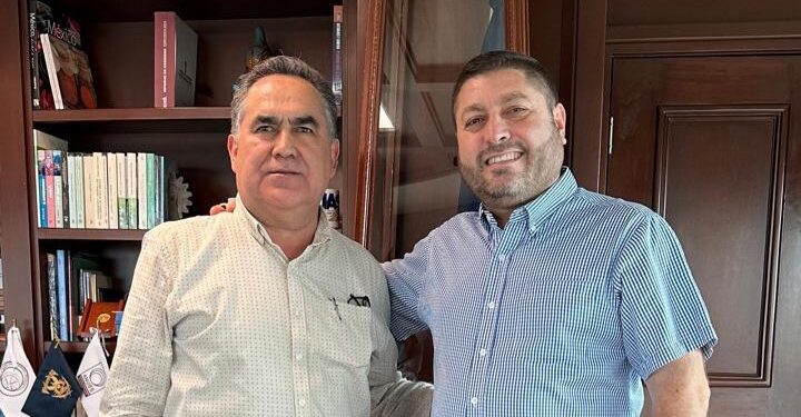 José Paz López y Jesús Madueña establecen acuerdos en beneficio del equipo de baloncesto ‘Tebacas de Badiraguato’