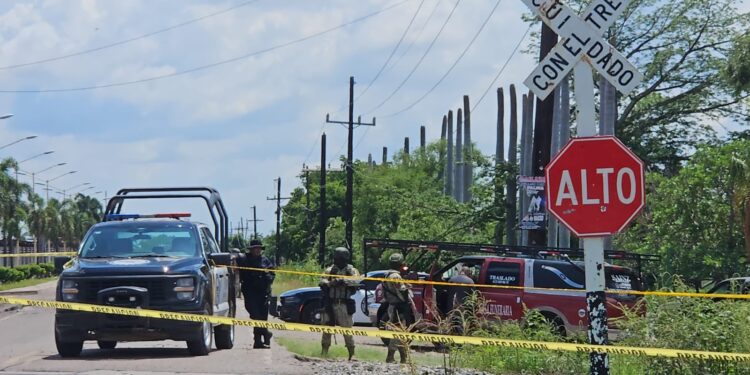 Localizan a un hombre joven asesinado a balazos cerca de “La Palma”