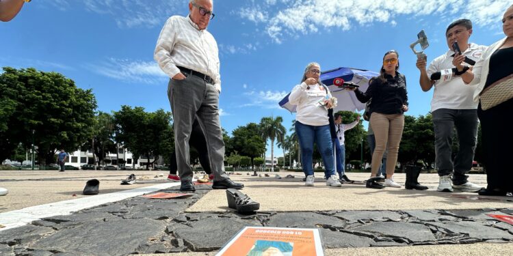 Solidaridad y apoyo reitera Rocha Moya a familiares y colectivos de búsqueda de personas