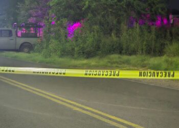 Hallan a un hombre asesinado a balazos a un costado del eje Federalismo