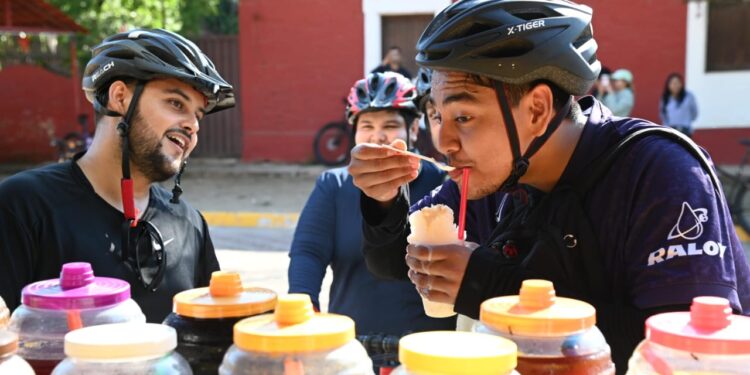 A ritmo de rock, la UAS se hace presente en la segunda edición del Festival del Raspado en Imala 2025 amenizando el magno evento