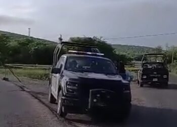 Abandonan hielera con restos humanos en Palos Blancos; junto a ella, un mensaje