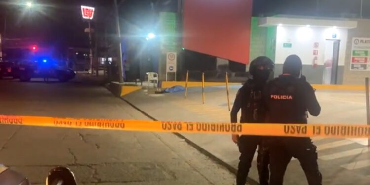 Ejecutan a balazos a menor de edad en una gasolinera de la colonia Lázaro Cárdenas