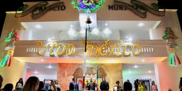 ¡Viva Badiraguato! José Paz López encabeza tradicional Grito de Independencia