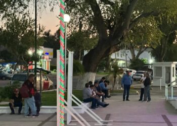 Empleados del Ayuntamiento de Angostura les ganan “el jalón ” a Guerreros Azules