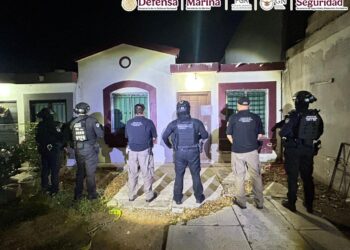Autoridades Federales catean una casa de Urbivillas del Cedro y aseguran un arsenal