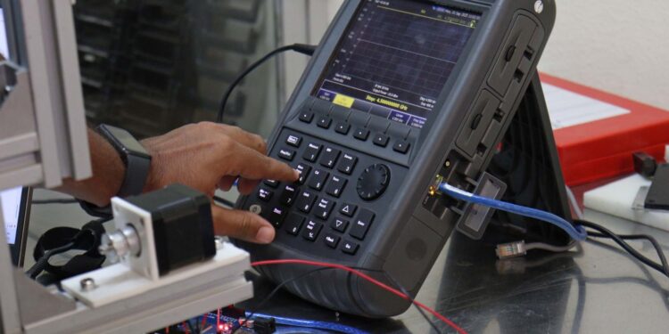 Maestrando de la UAS desarrolla sistema de medición para el diseño de equipos para aplicar radiación precisa y menos invasiva que la radioterapia