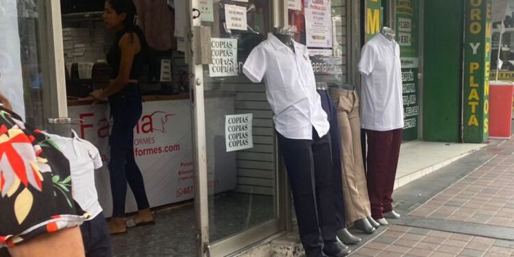 Bajan ventas escolares en Culiacán: comerciantes reportan caída del 40%