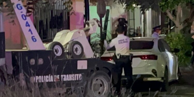 Detienen a dos presuntos robacarros durante persecución en el sector de Cedros