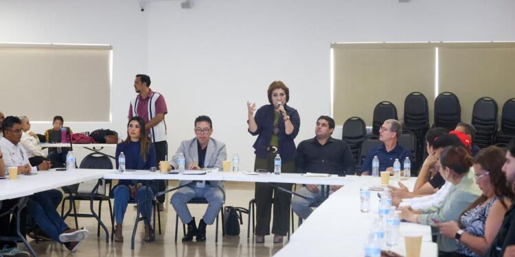 SEBIDES, PROFEPA y Ayuntamiento orientan a desarrolladores en Mazatlán sobre trámites ambientales y urbanos