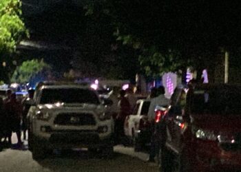 Grupo de sicarios atacó a balazos dos hermanos en una vivienda de la Felipe Ángeles; uno falleció y el otro resultó con heridas graves