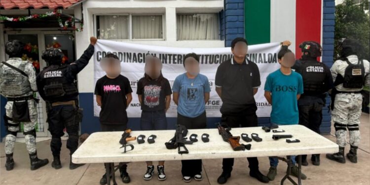 Grupo Interinstitucional detiene a 5 civiles con armamento en Culiacán